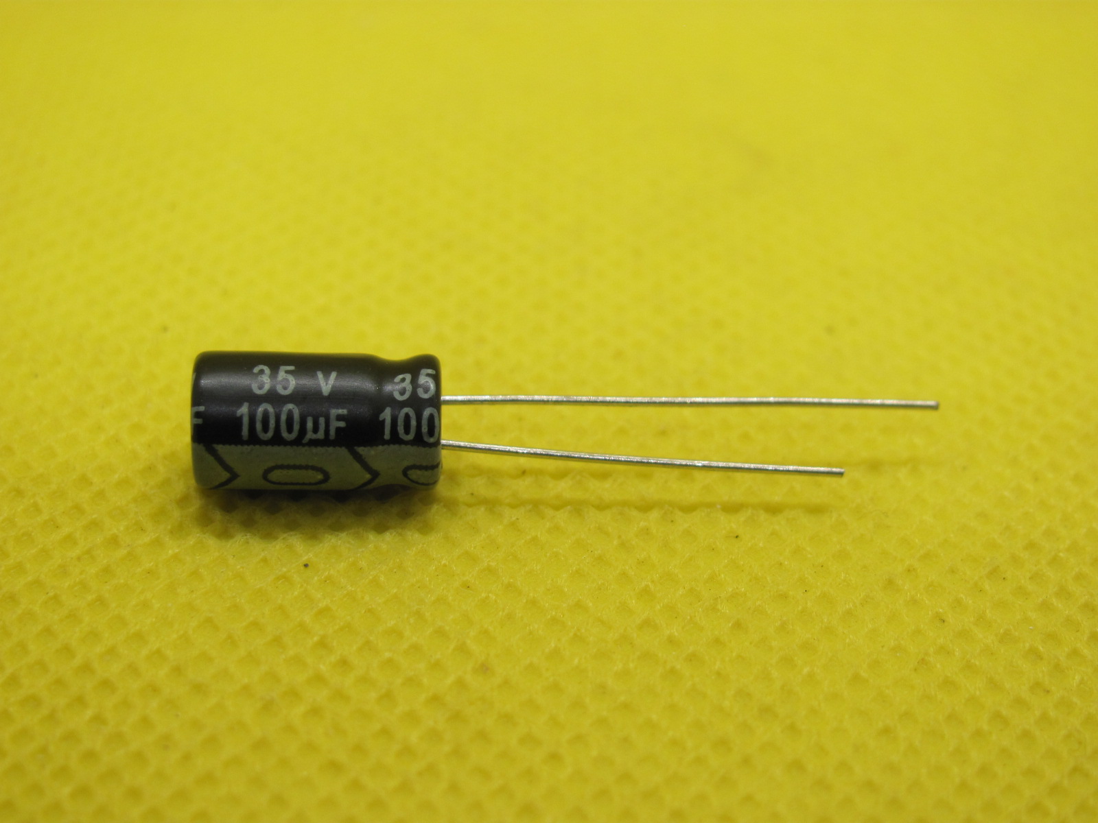 15312229420-100uf-35v-1
