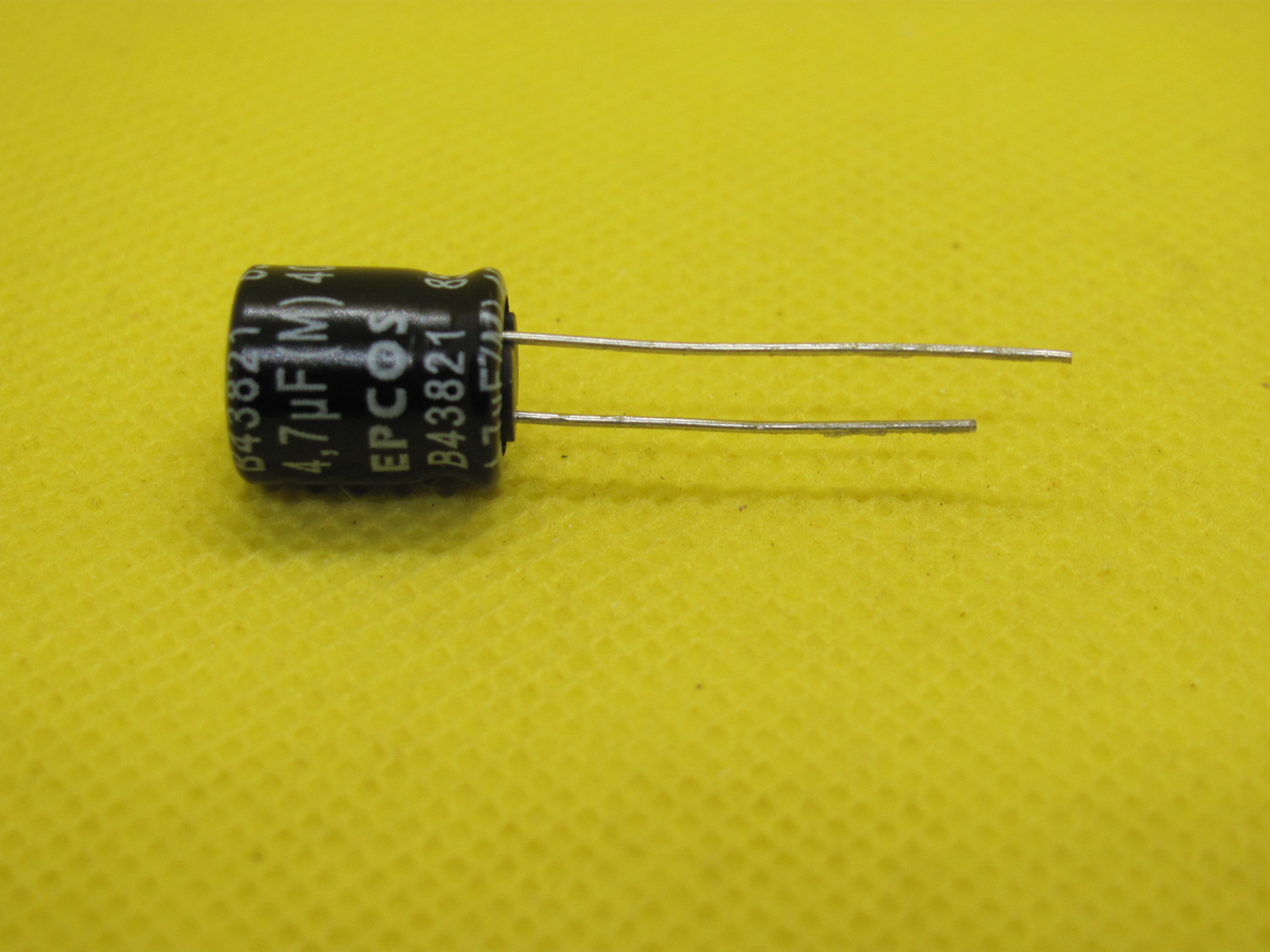 15312294962-4-7uf-400v