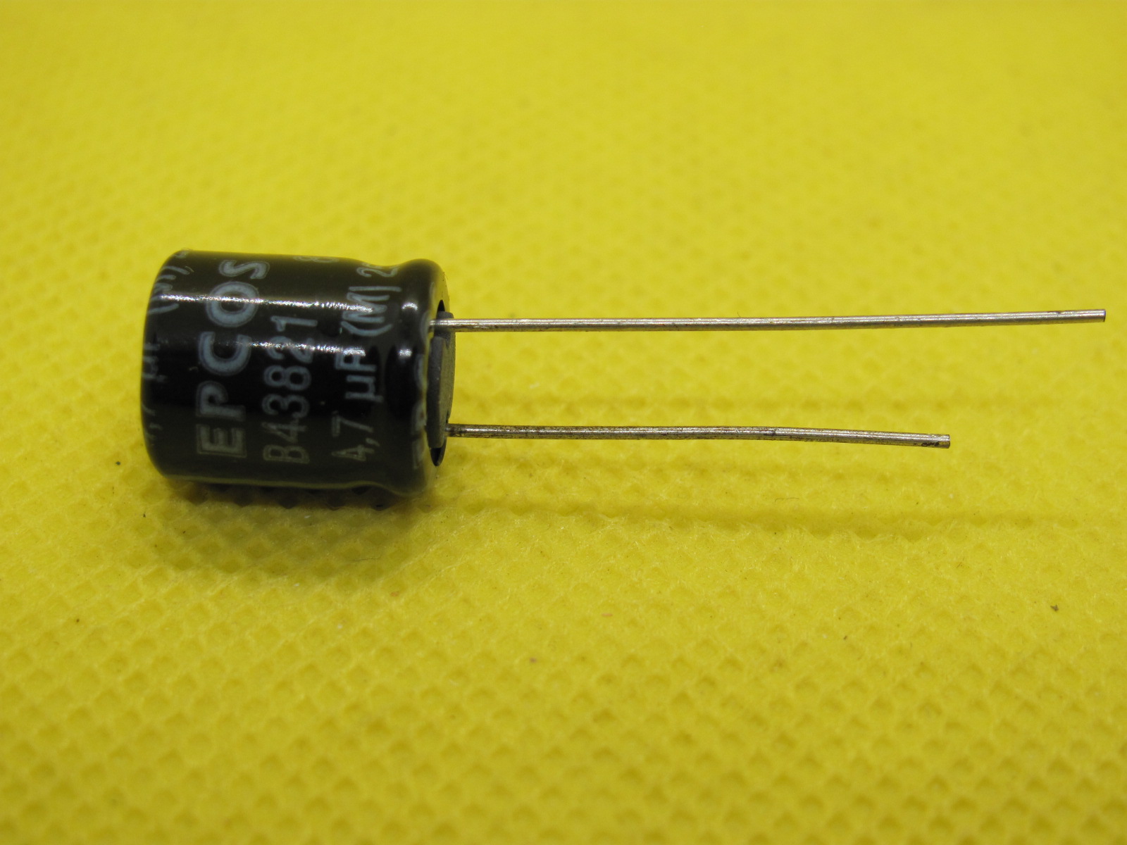 15312295084-4-7uf-250v