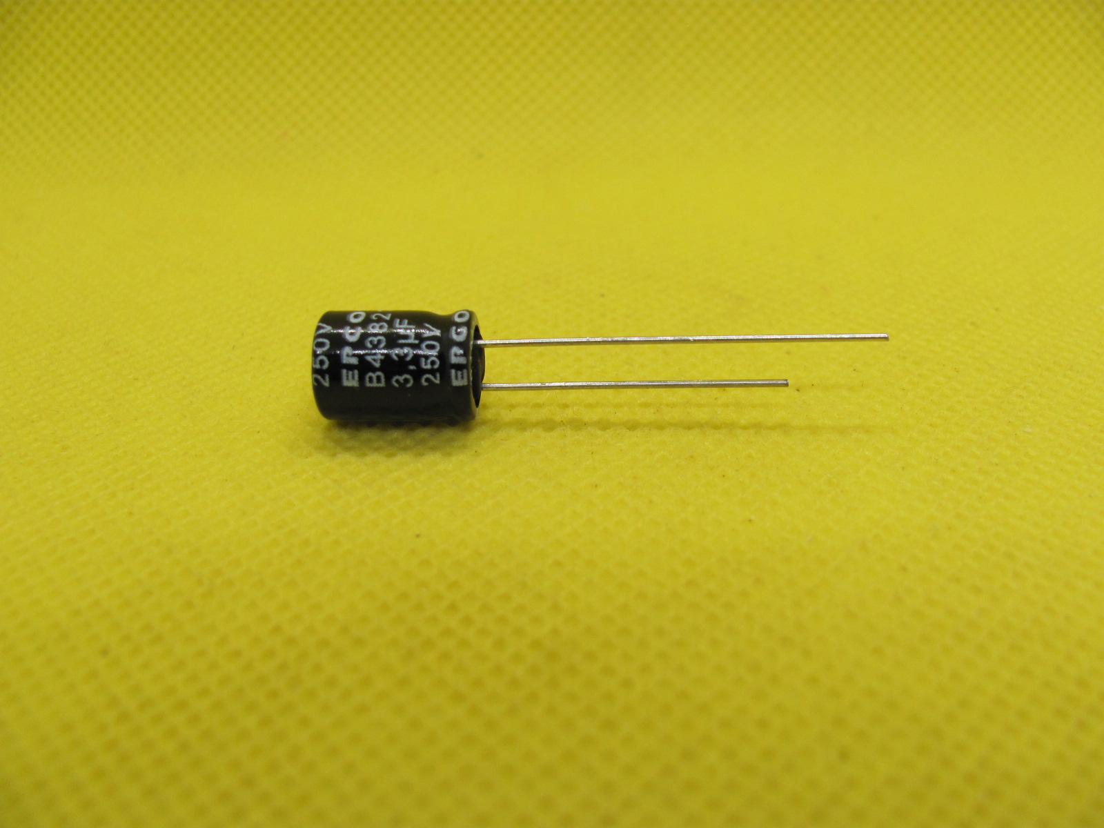 15314038504-3-3uf-250v