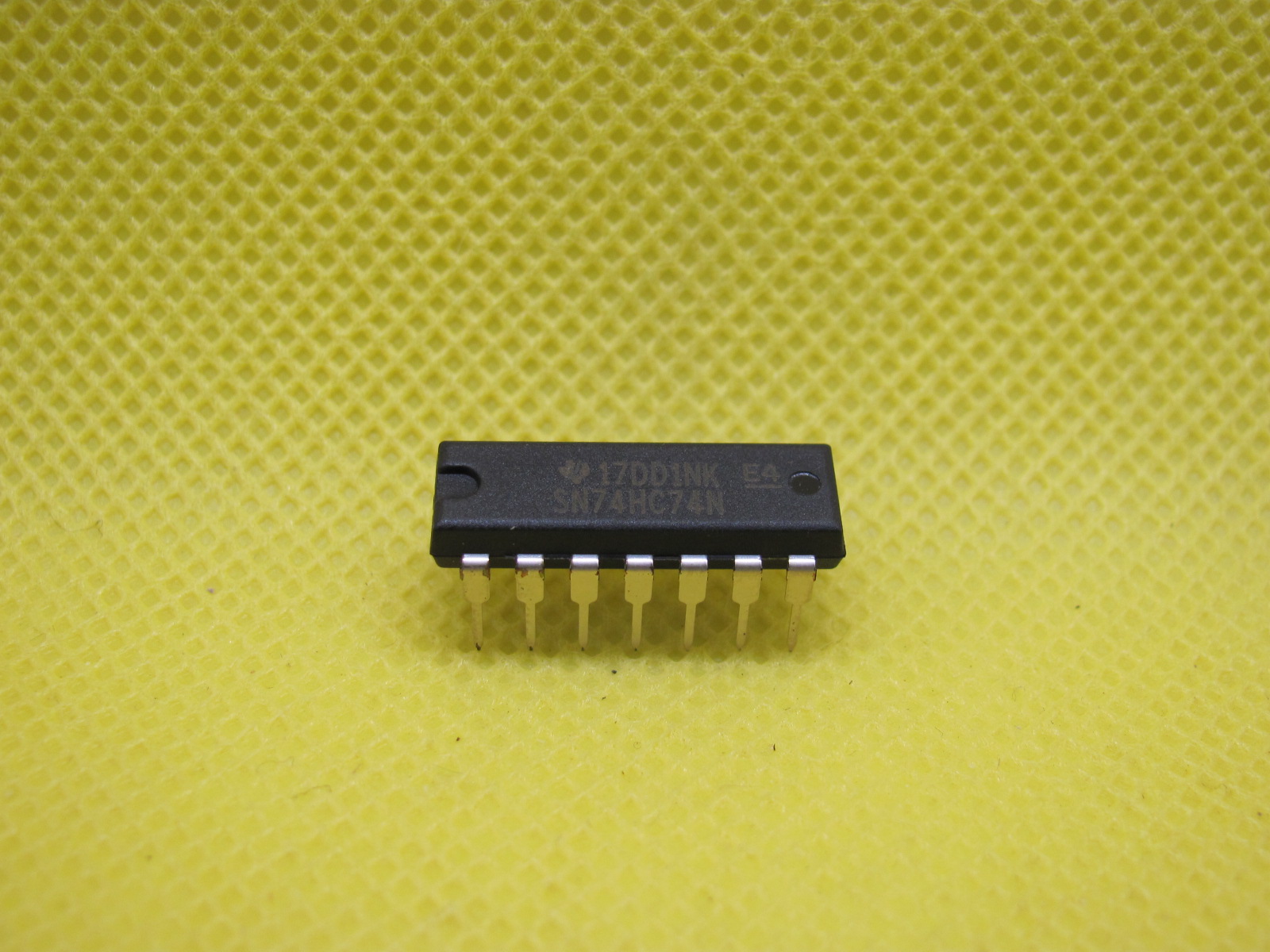 15315397050-sn74hc74