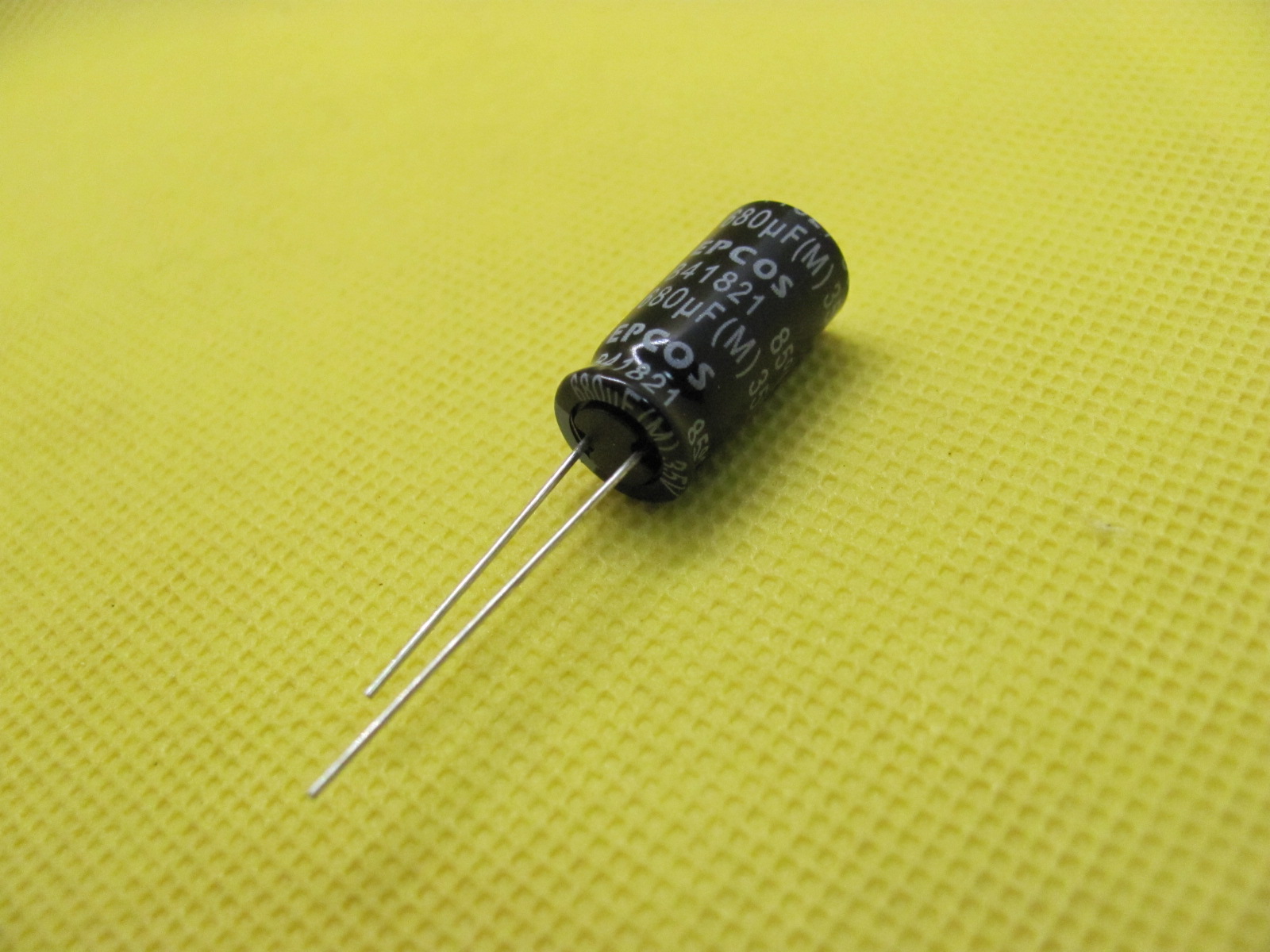 15343202694-680uf-35v