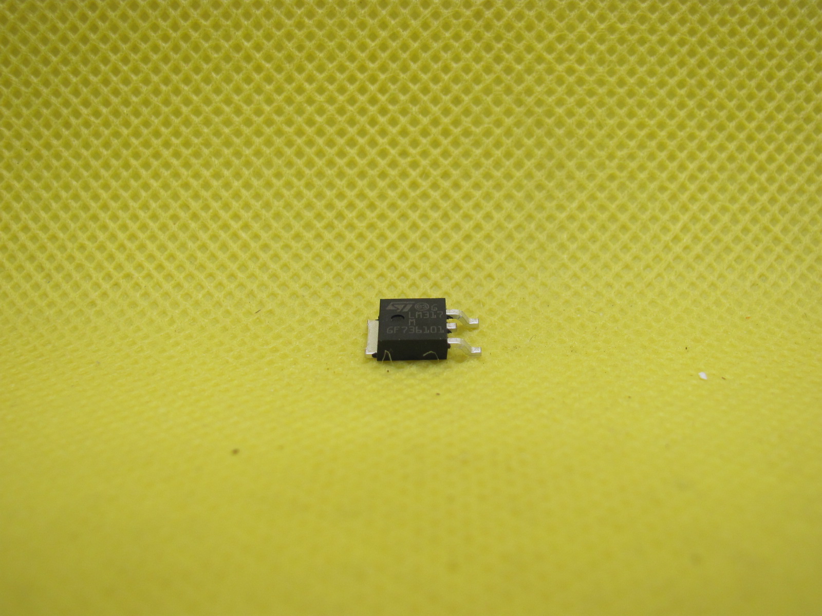 15366802795-lm317m-smd