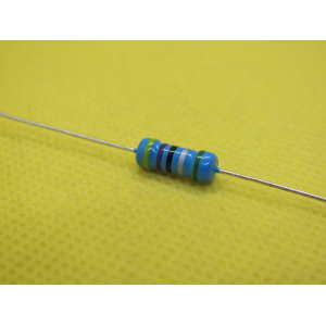 RR1N8208AD 8R2 0,5% 1W