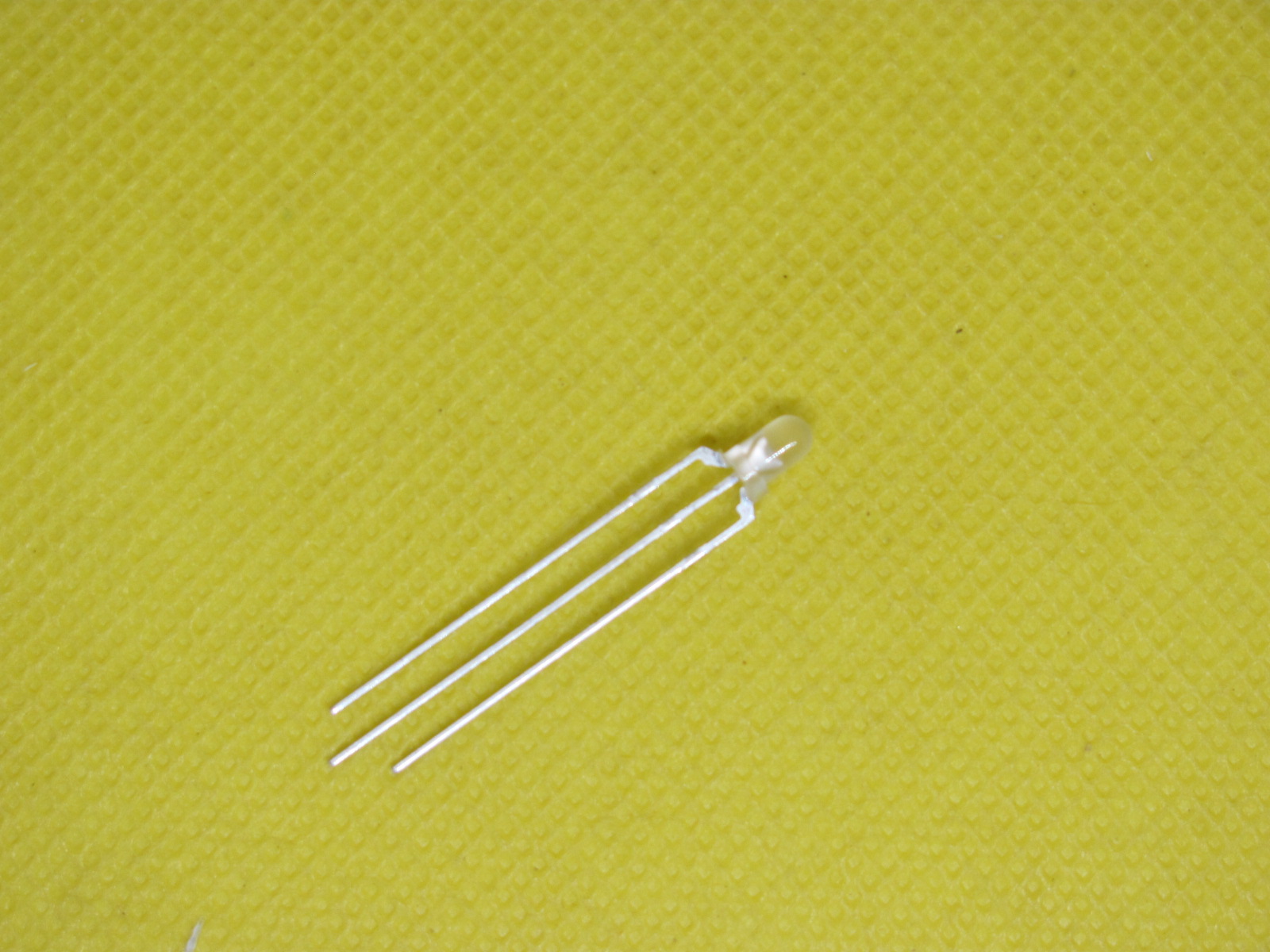15514903632-led3mmbicorbranco-1